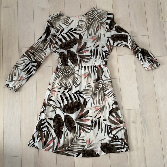 Old Navy Waist-Defined Cross-Front Crepe Dress - XS - Picture 9 of 10